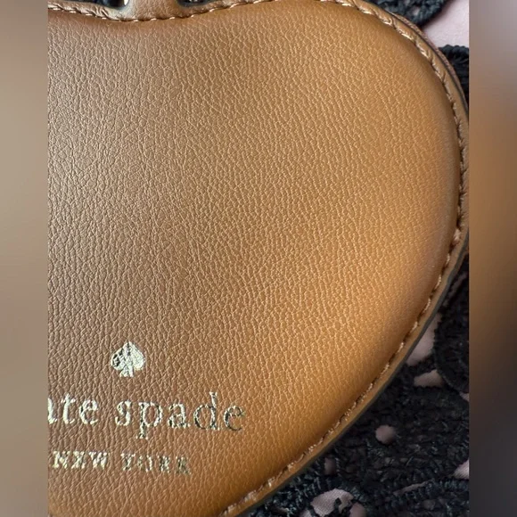 *SOLD* Kate Spade NYC Big Apple 3D Pretzel Coin Purse - Picture 11 of 13